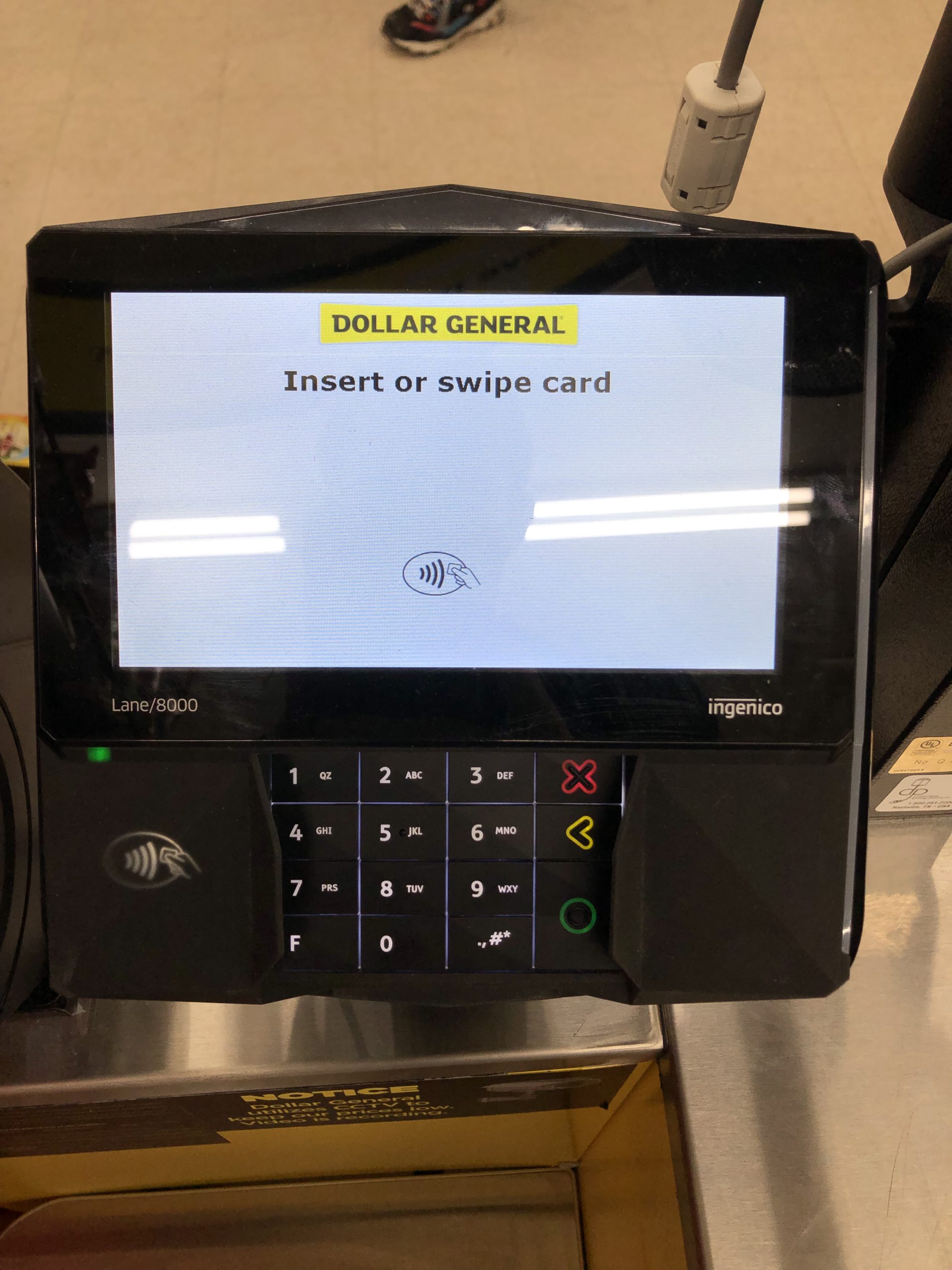 Dollar General accepts contactless payments.